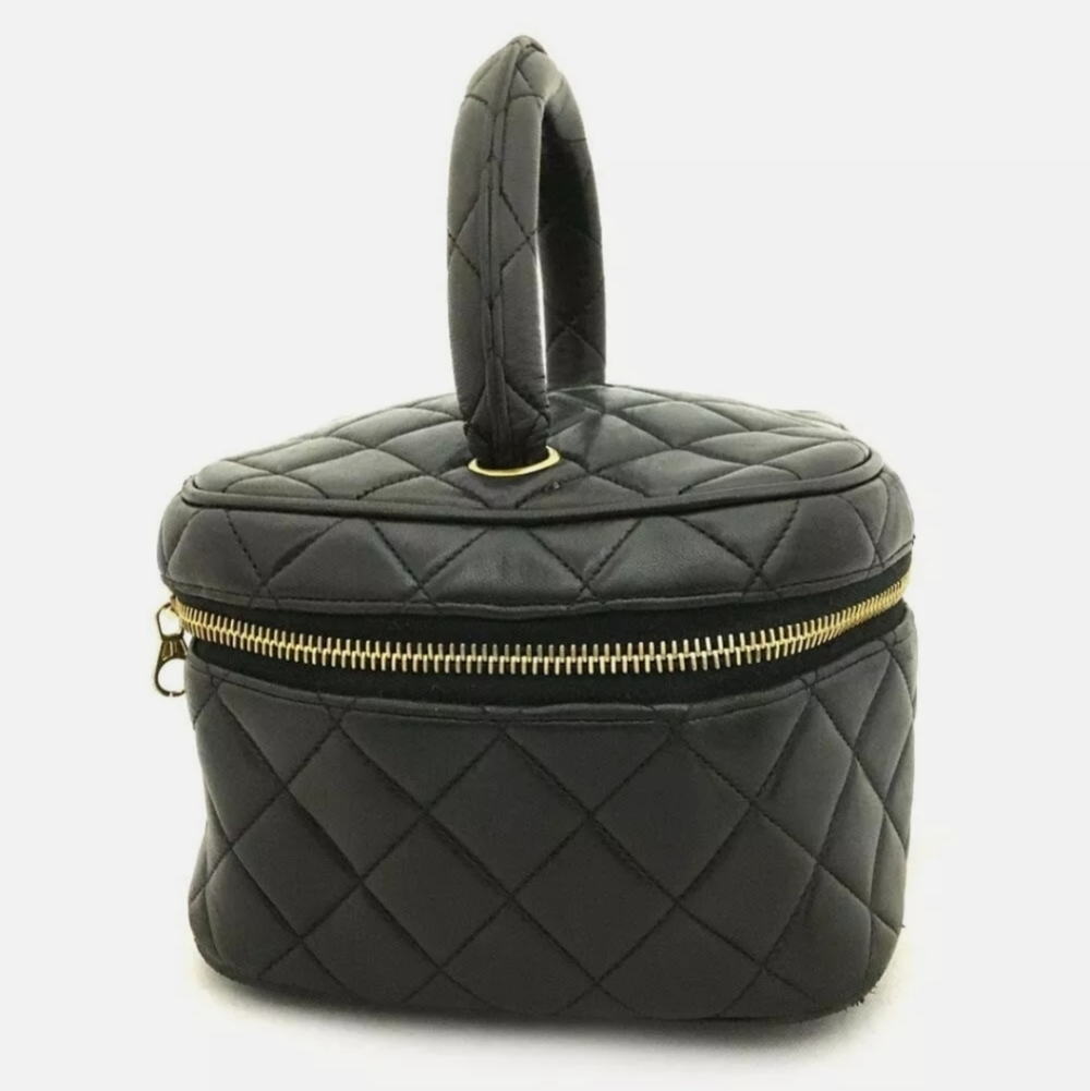 CHANEL Quilted Lambskin Vanity Case - Picture 2 of 10